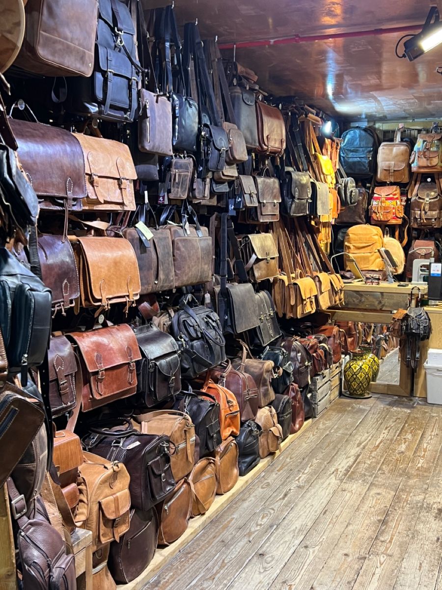 Tote Bag vs Backpack: Which One Should You Choose?